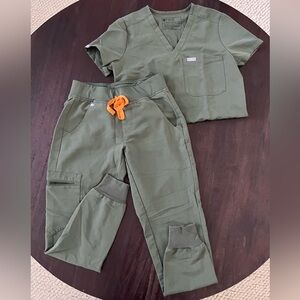 Figs Moss Green Scrub Set